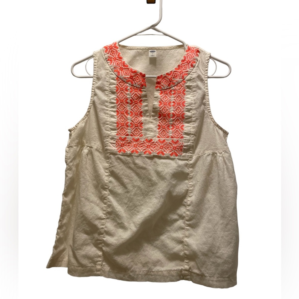 Old Navy sleeveless top with pink embroidery. Size M.